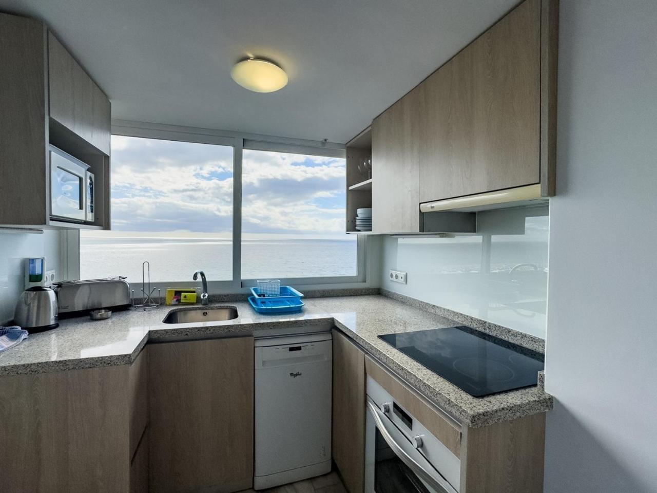 Skol 617 Beachfront Two-bedrooms Duplex With Sea Views