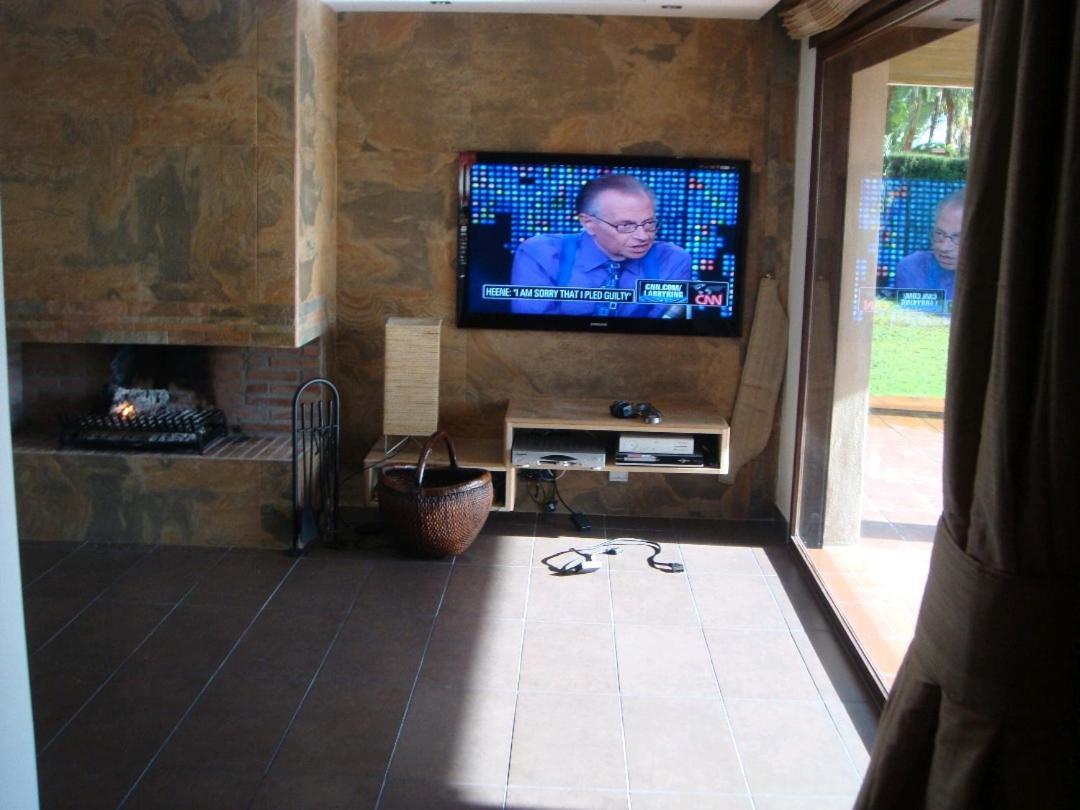 Villa Casa Farah Golden Mile Coral Behind Aldi *