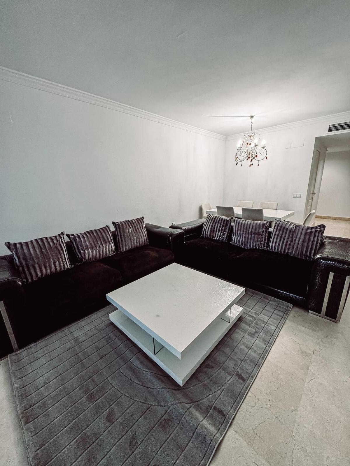 With Pool And Big Terrace With Pool View And Near To Apartamento Marbella