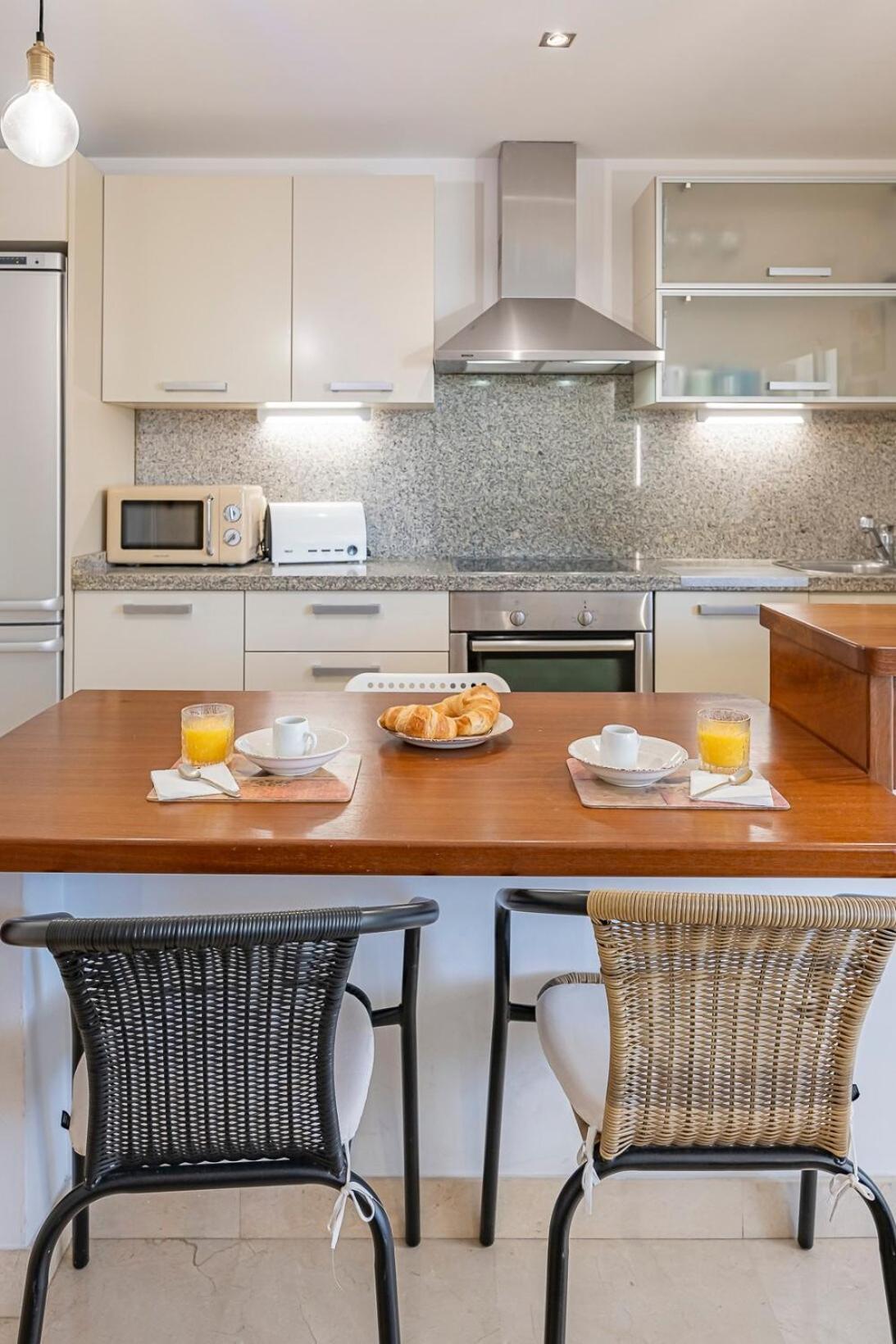Apartment Elegant Apartment, Steps From The Sea With Parking Included Marbella