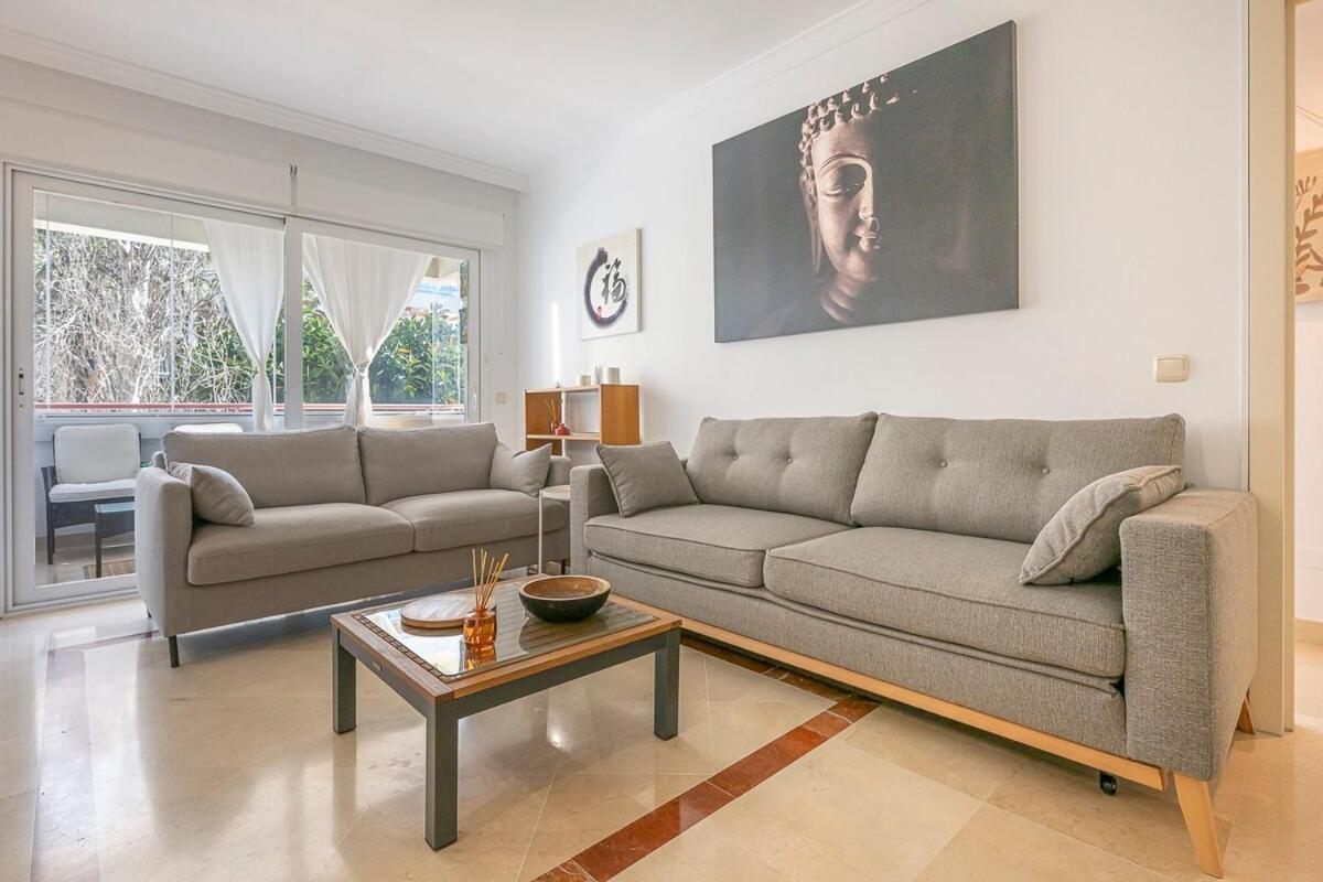 Apartment Elegant Apartment, Steps From The Sea With Parking Included