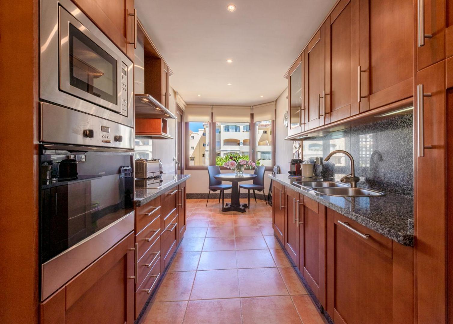 Apartment Stylish 4 Bedroom Penthouse Just Steps From Bahia