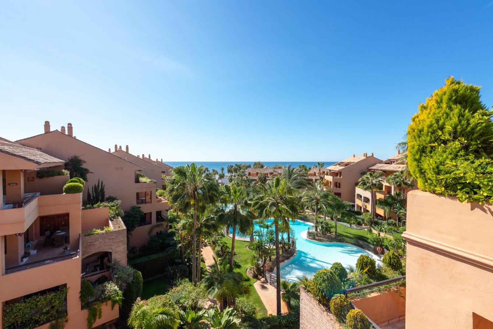 Stylish 4 Bedroom Penthouse Just Steps From Bahia