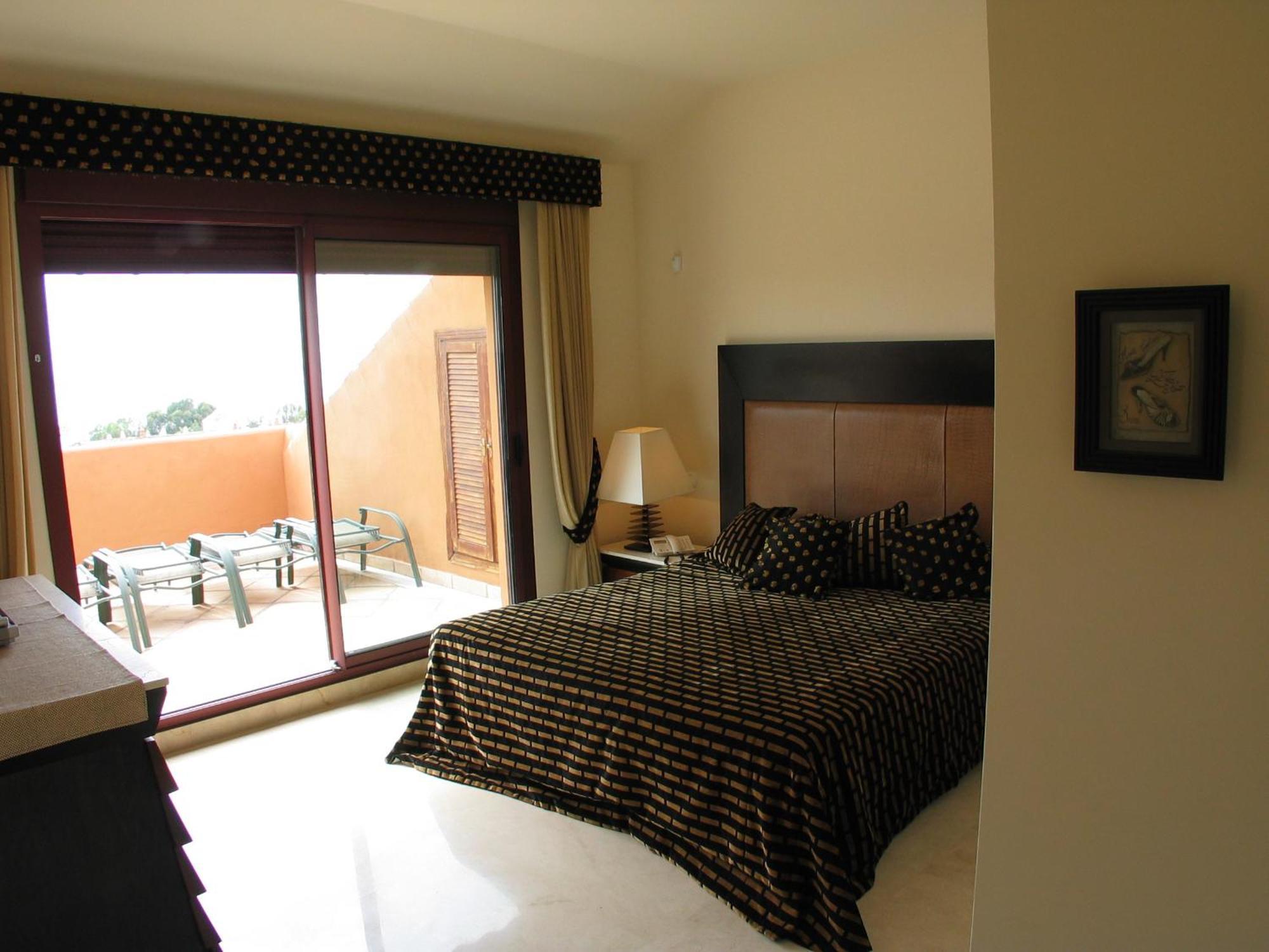 Stylish 4 Bedroom Penthouse Just Steps From Bahia Apartment *