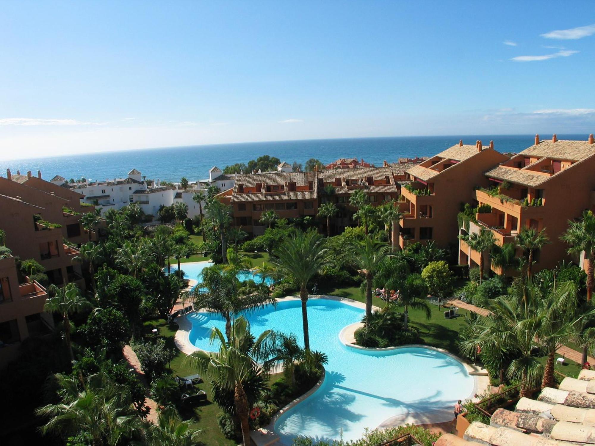 Stylish 4 Bedroom Penthouse Just Steps From Bahia Apartment Marbella