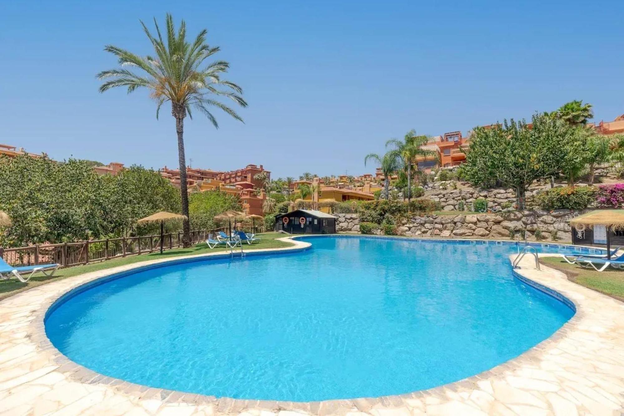 Stunning 5 Minutes From The And Golf! Apartment *
