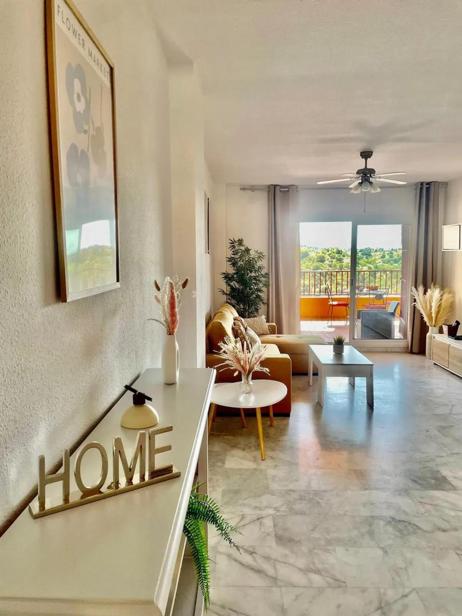 Apartment Stunning 5 Minutes From The And Golf! *