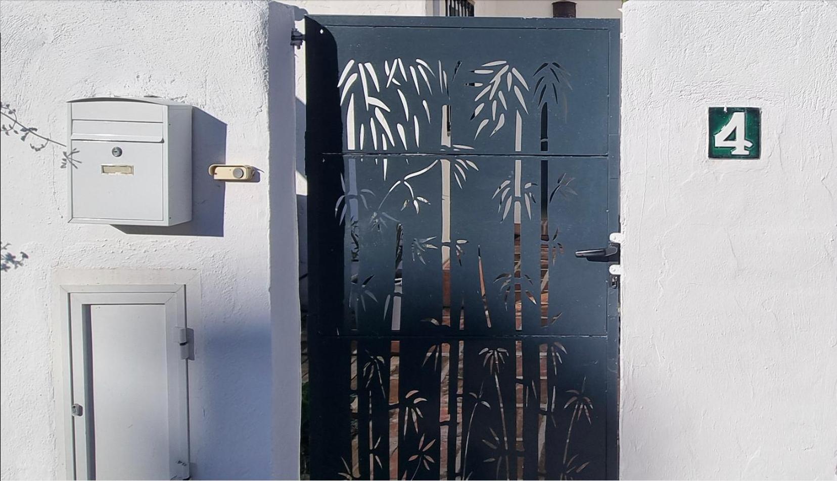 Casa de férias 4 Bed House With Pool Walk To Puerto Banus Fast Internet *