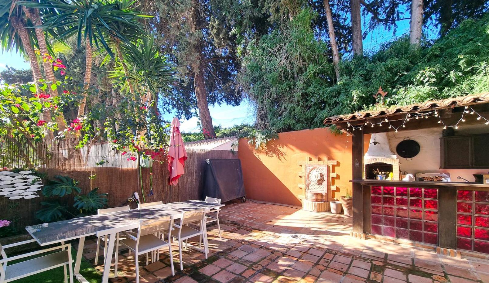 Casa de férias 4 Bed House With Pool Walk To Puerto Banus Fast Internet Marbella