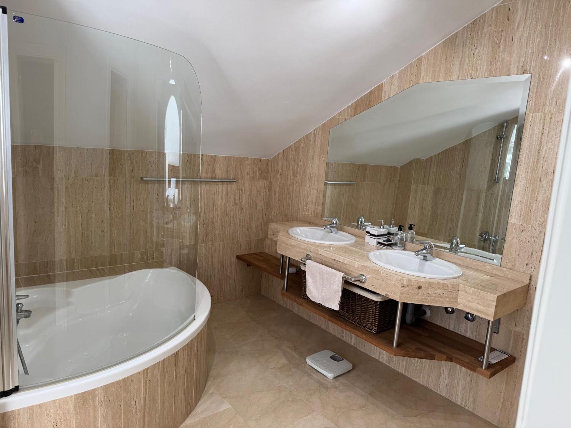 Piso-lechuza Elviria 2 Bedroom Penthouse-maisonette In Elviria-marbella- Urb Jardines De Santa Maria Golf Appartement *