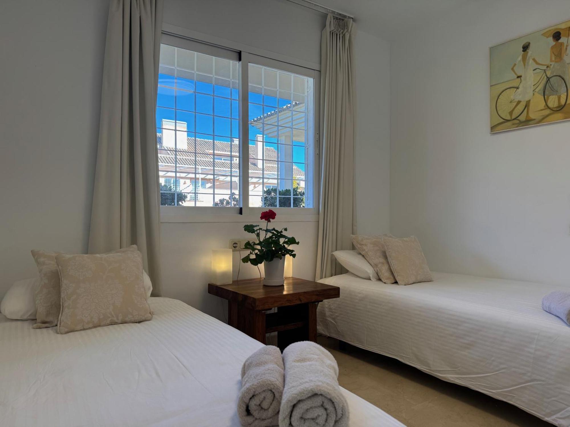 Piso-lechuza Elviria 2 Bedroom Penthouse-maisonette In Elviria-marbella- Urb Jardines De Santa Maria Golf Appartement