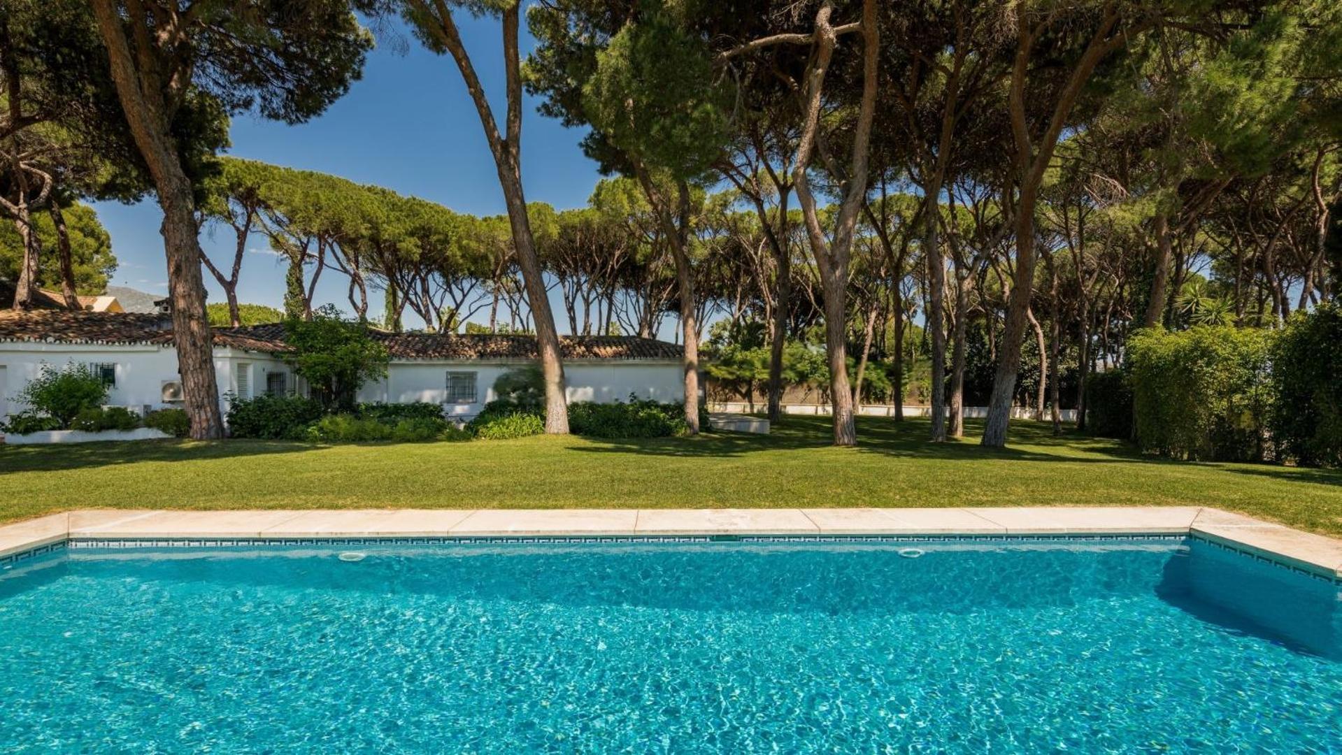 Tas Chill - Puente Romano Beach Front Appartement