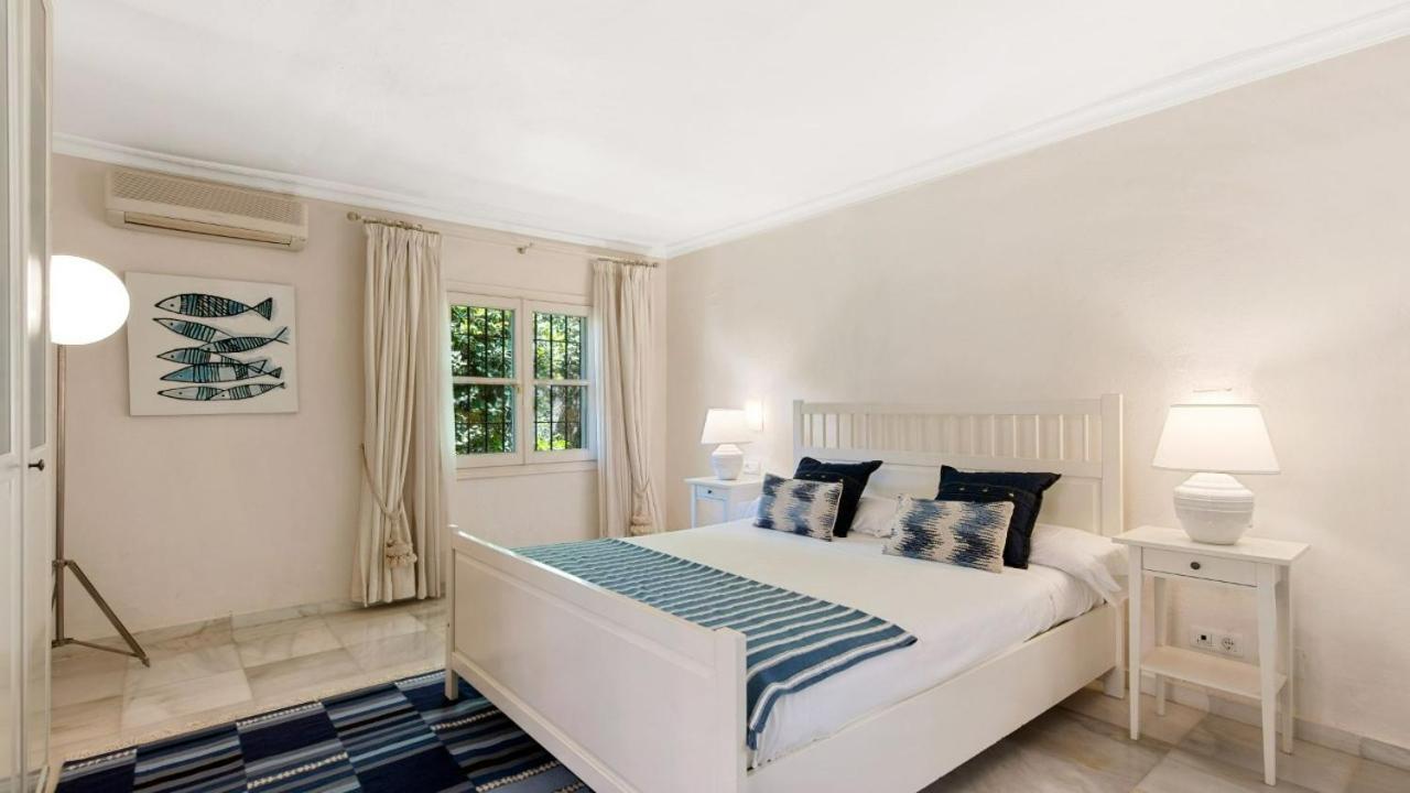 Tas Chill - Puente Romano Beach Front Appartement *