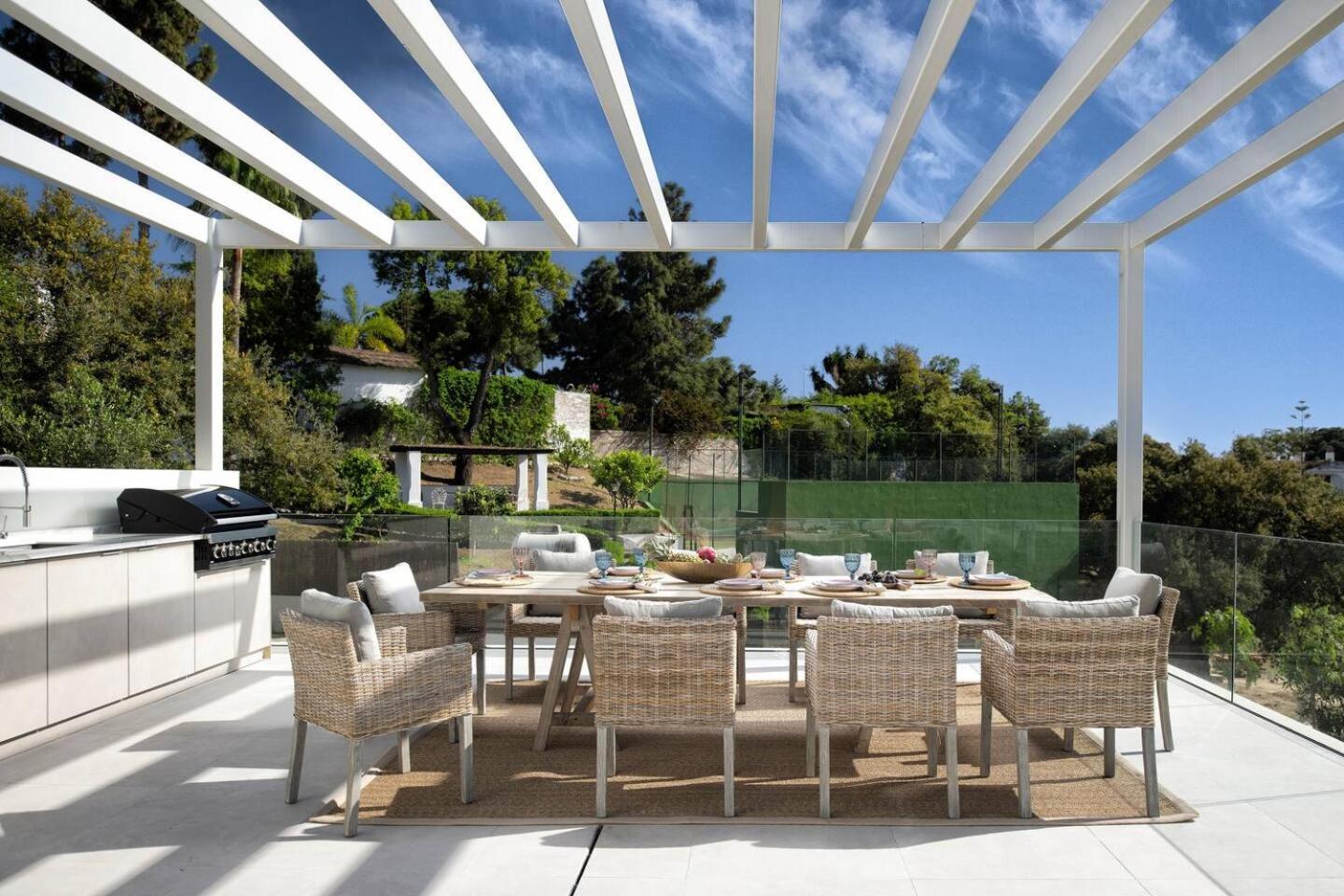 Luxury New Alma- 5bdr, Pool, Garden, Parkin Villa *