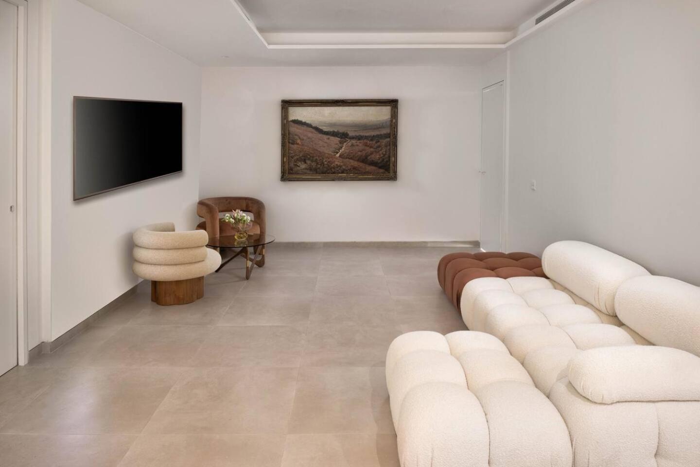 Luxury New Alma- 5bdr, Pool, Garden, Parkin Villa Marbella