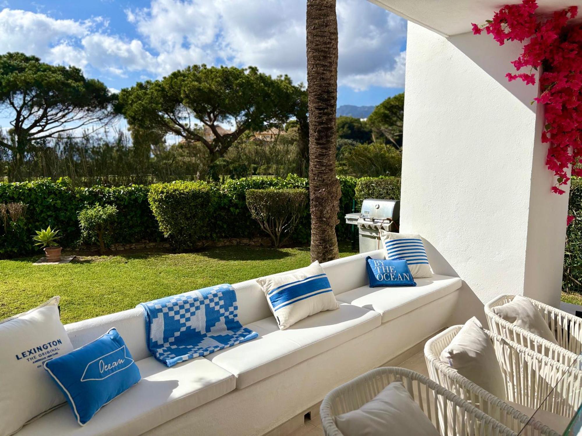 Monteros Palm Beach, Private Garden, Front Apartment