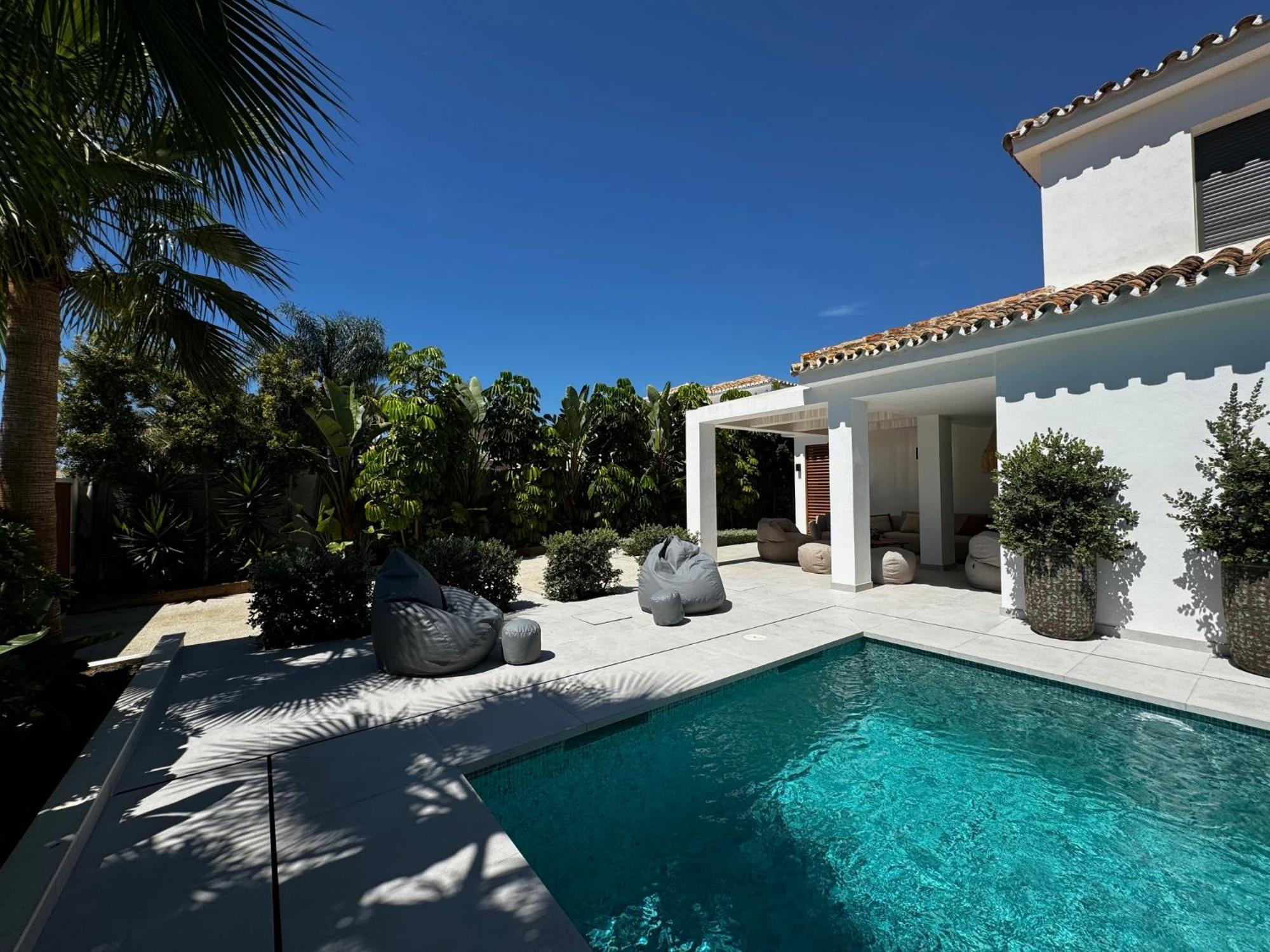 Villa Family Bliss In Marbella- Brand-new 4 Bedroom With Garden, Private Pool & Jacuzzi, Marbesa 500 M To The Beautiful Cabopino Marbella