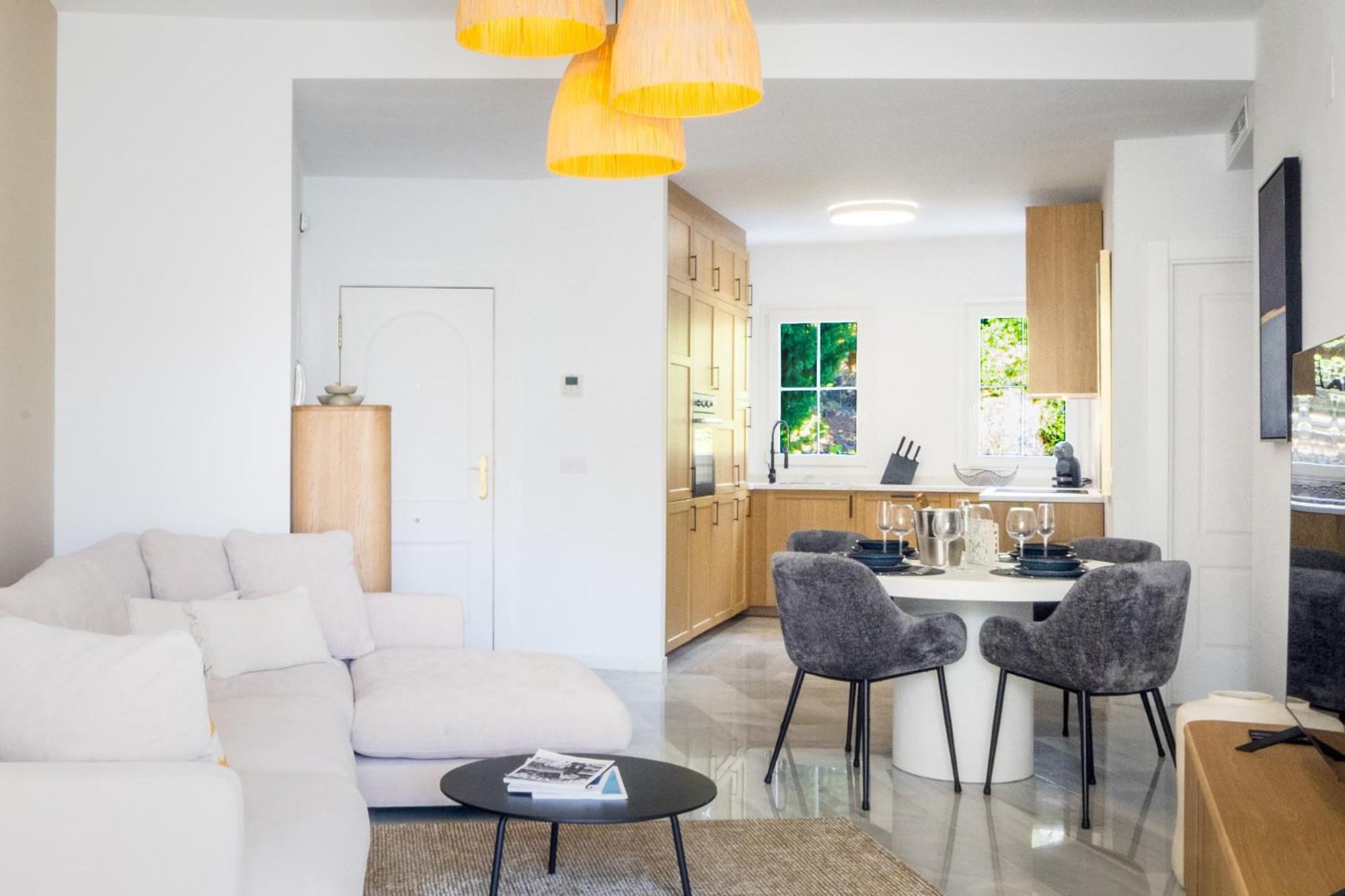 Real - Newly Reformed Apartment *