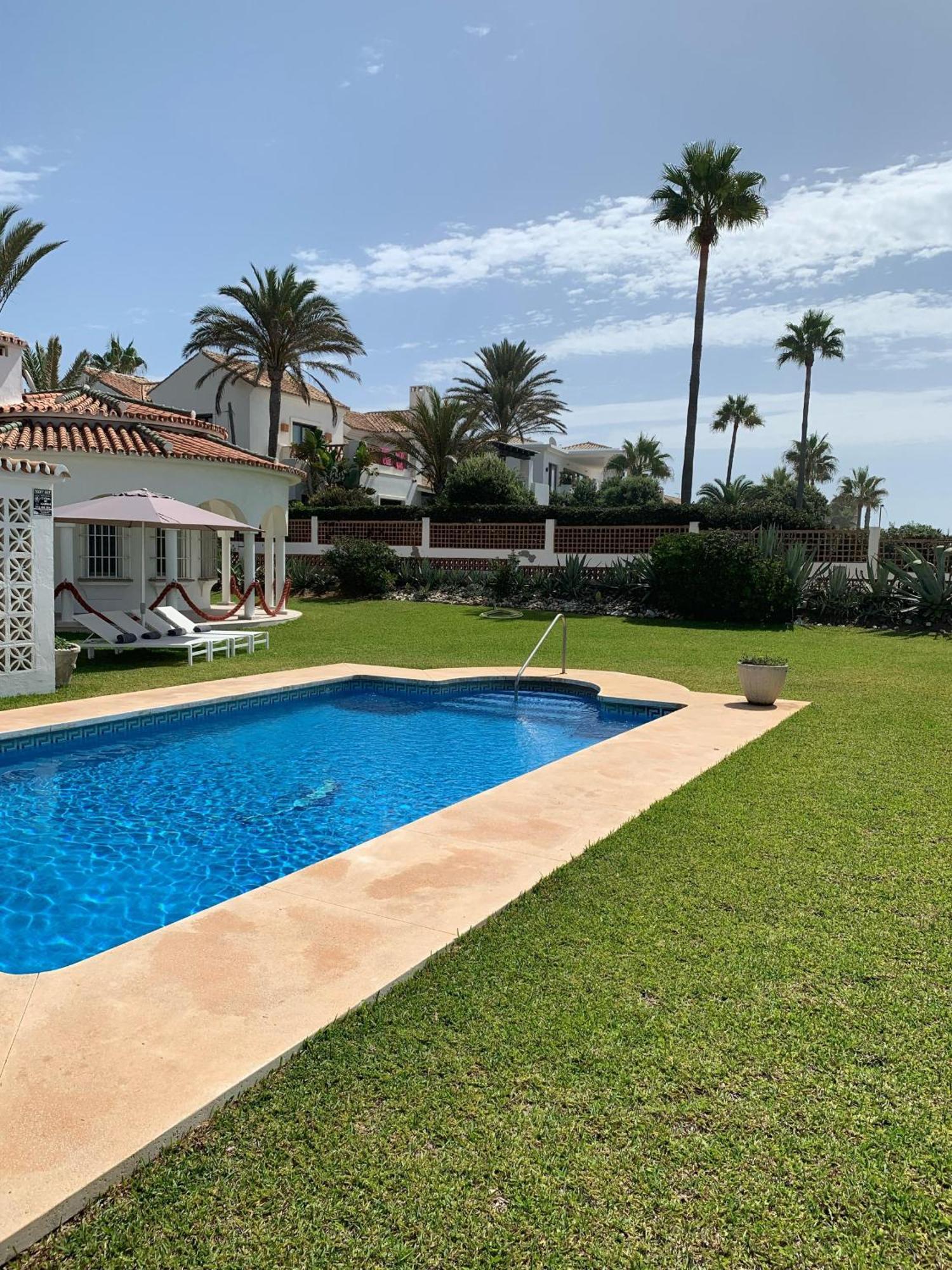 1100 Beachfront First Line *