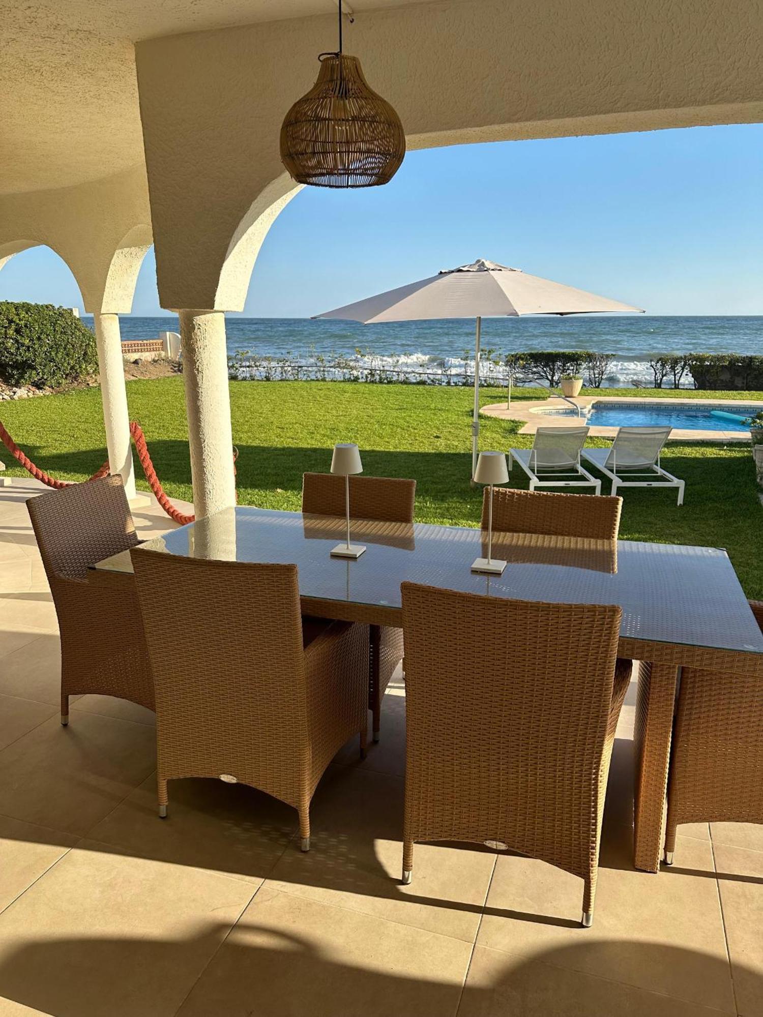1100 Beachfront First Line * Marbella