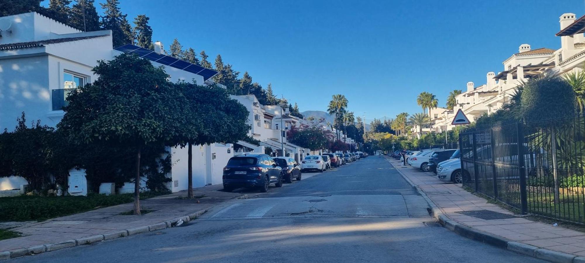 Casa de férias 4 Bed House With Pool Walk To Puerto Banus Fast Internet