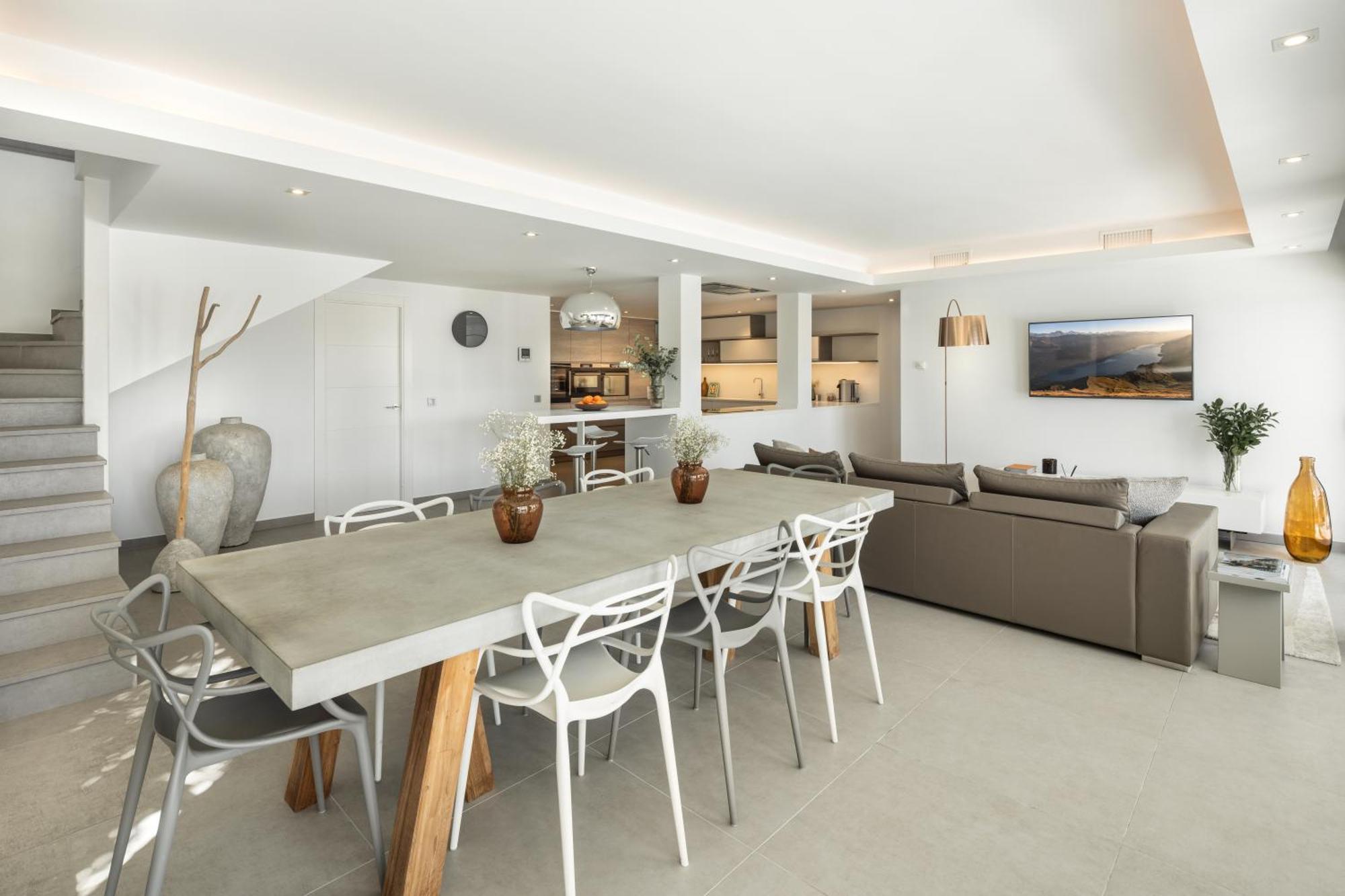 Angelique, 5 Bdr With Private Pool In Puerto Banus *