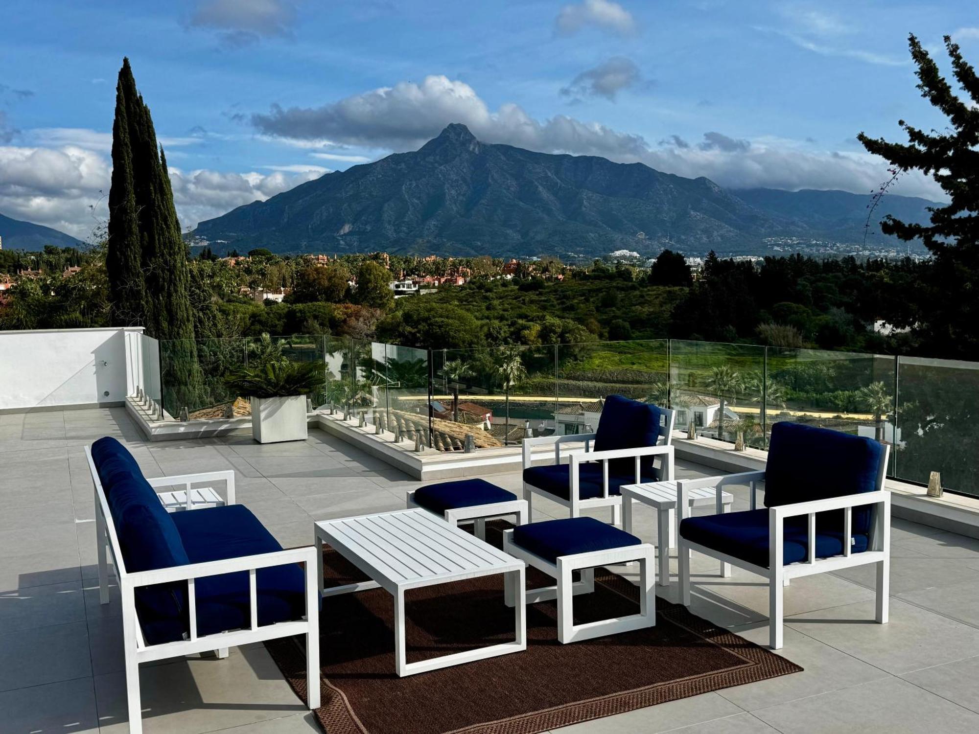 Angelique, 5 Bdr With Private Pool In Puerto Banus