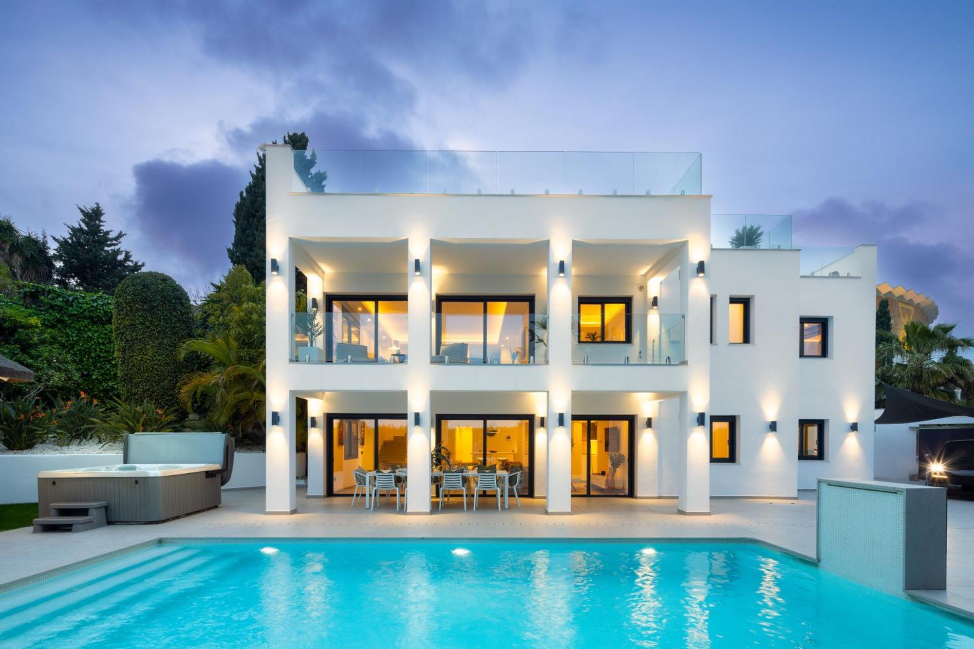 Angelique, 5 Bdr With Private Pool In Puerto Banus Villa *