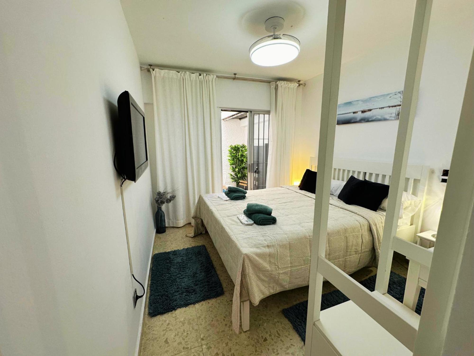 Old Town Apartment *