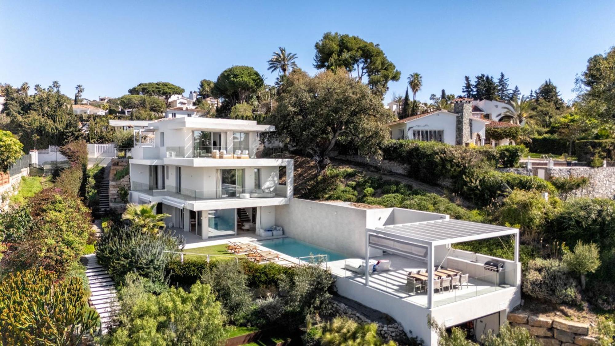 Villa Luxury New Alma- 5bdr, Pool, Garden, Parkin Marbella