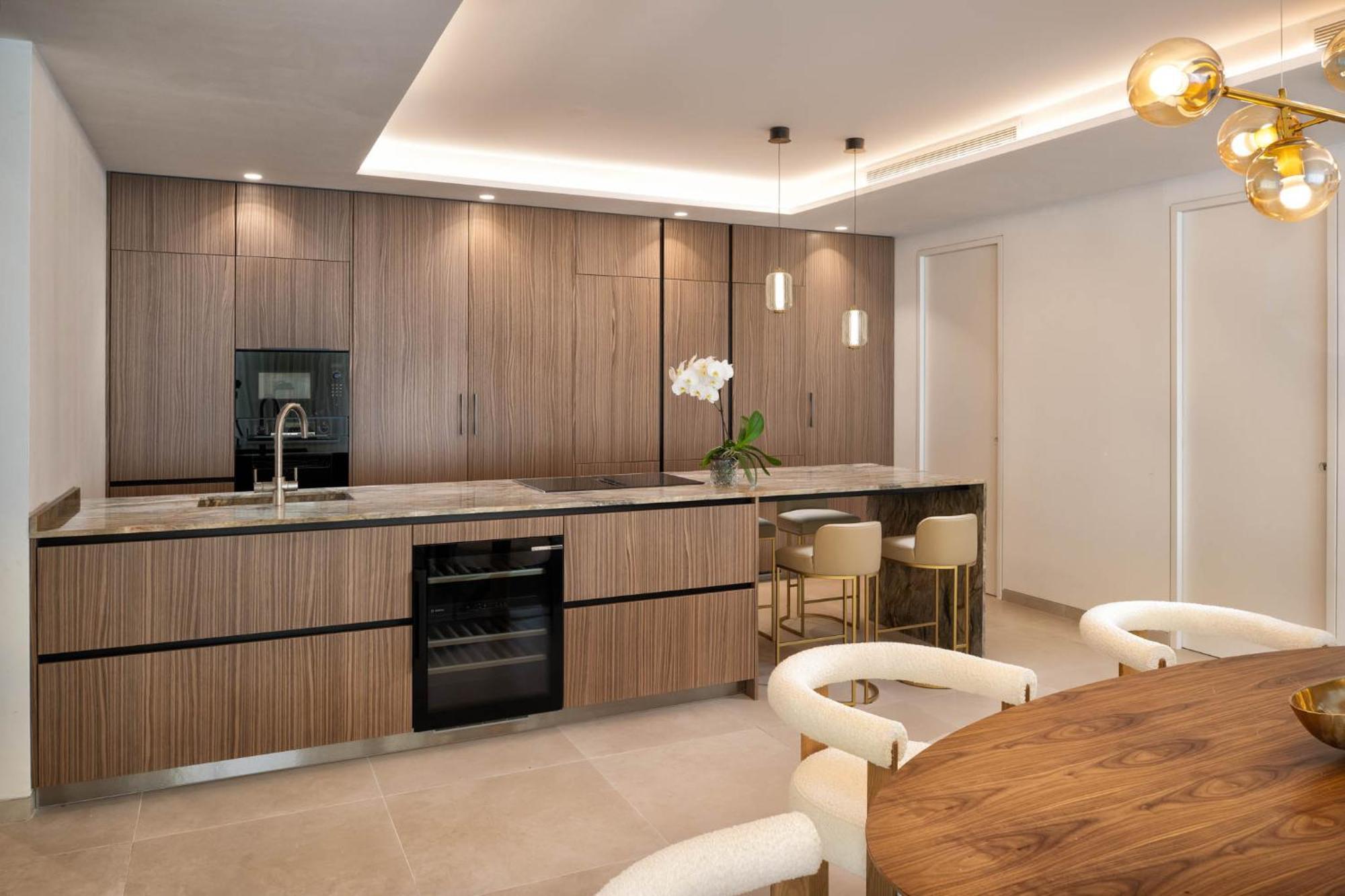 Luxury New Alma- 5bdr, Pool, Garden, Parkin