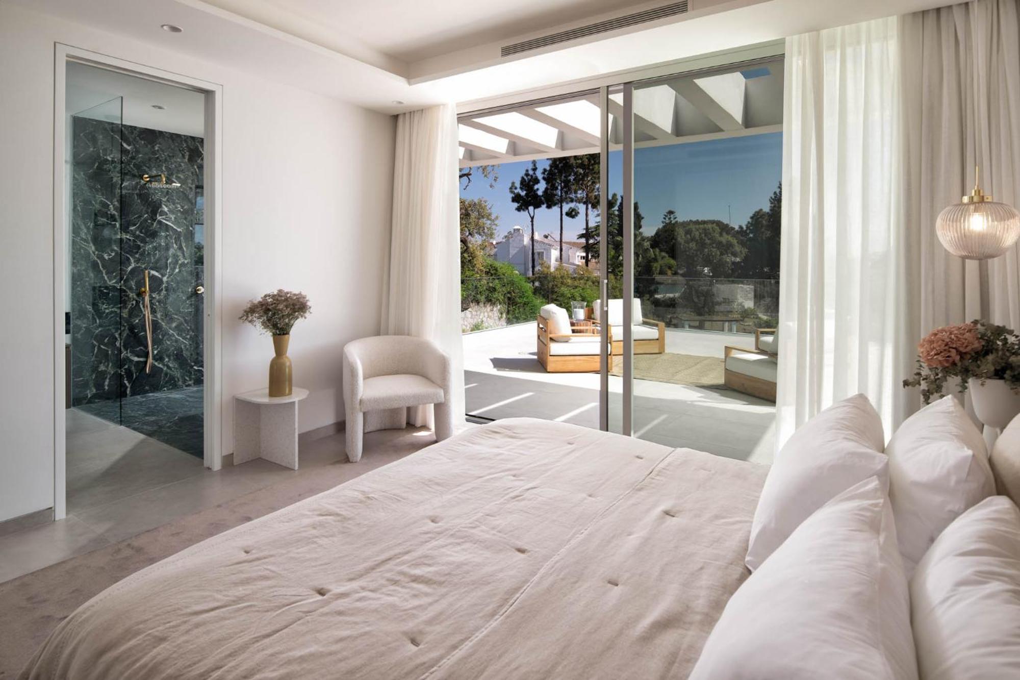 Luxury New Alma- 5bdr, Pool, Garden, Parkin Villa *