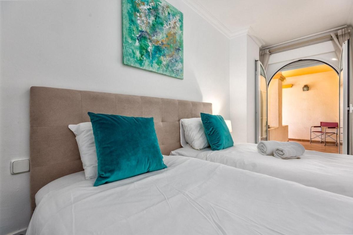 3 Bed Duplex By Puerto Banus, Marbella, 3 Pools, Sea Views Apartment