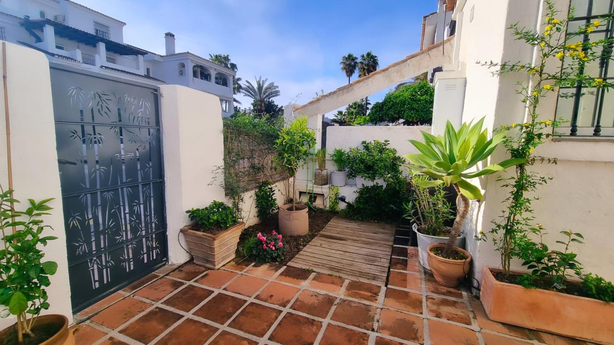4 Bed House With Pool Walk To Puerto Banus Fast Internet * Marbella
