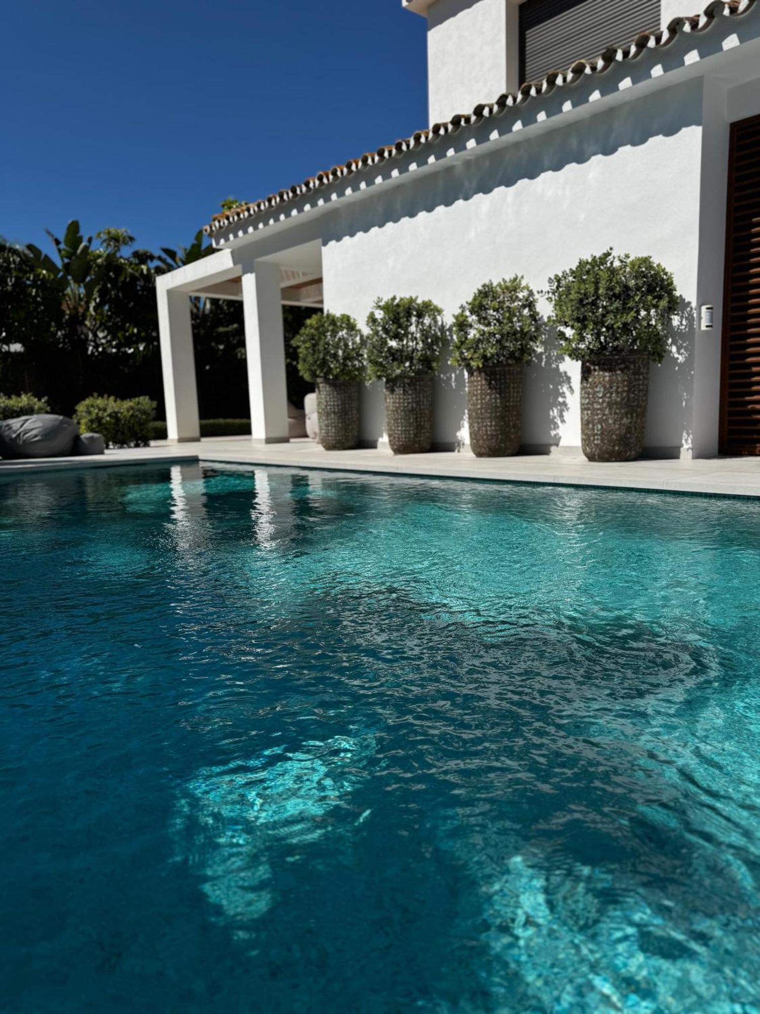 Family Bliss In Marbella- Brand-new 4 Bedroom With Garden, Private Pool & Jacuzzi, Marbesa 500 M To The Beautiful Cabopino *