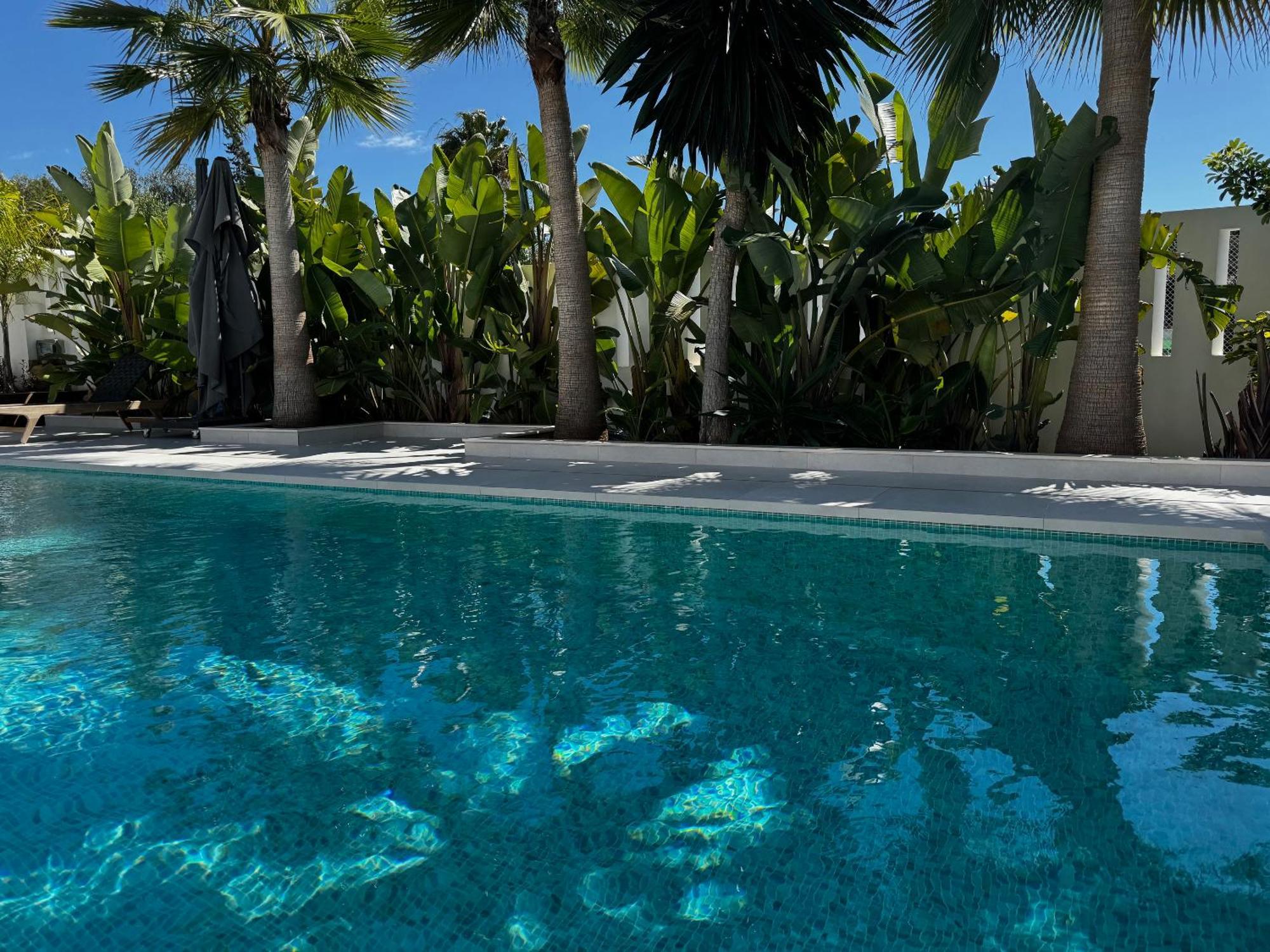 Villa Family Bliss In Marbella- Brand-new 4 Bedroom With Garden, Private Pool & Jacuzzi, Marbesa 500 M To The Beautiful Cabopino Marbella