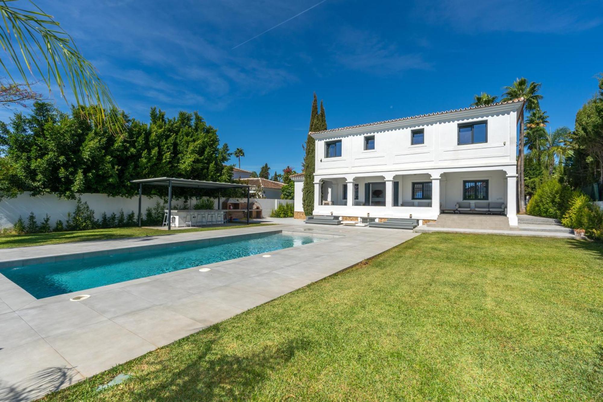 Newly Renovated 6 Bdrm Grand W Pool And Views Marbella