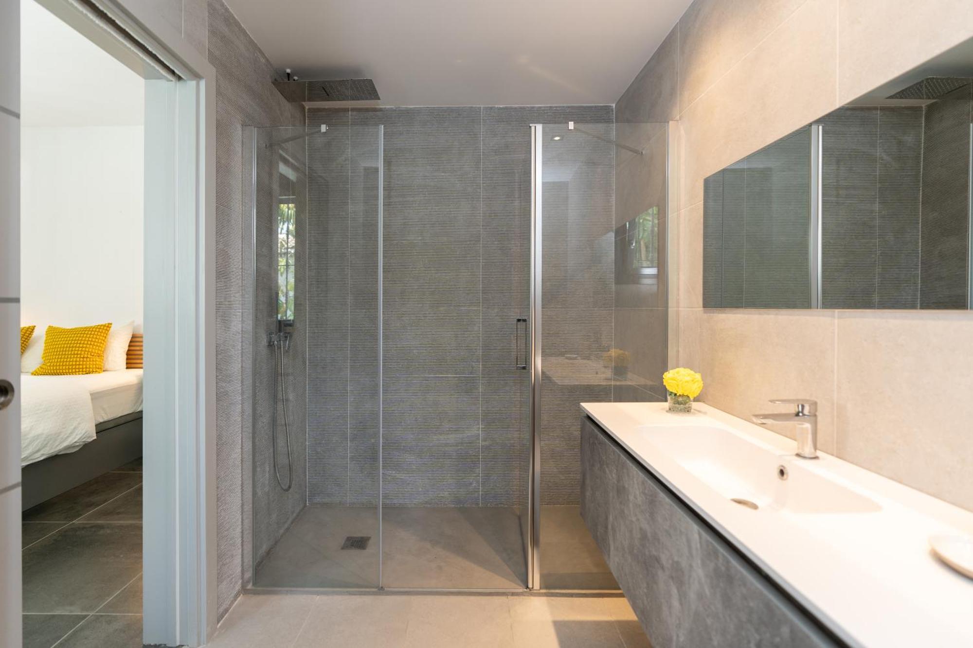 Newly Renovated 6 Bdrm Grand W Pool And Views Marbella