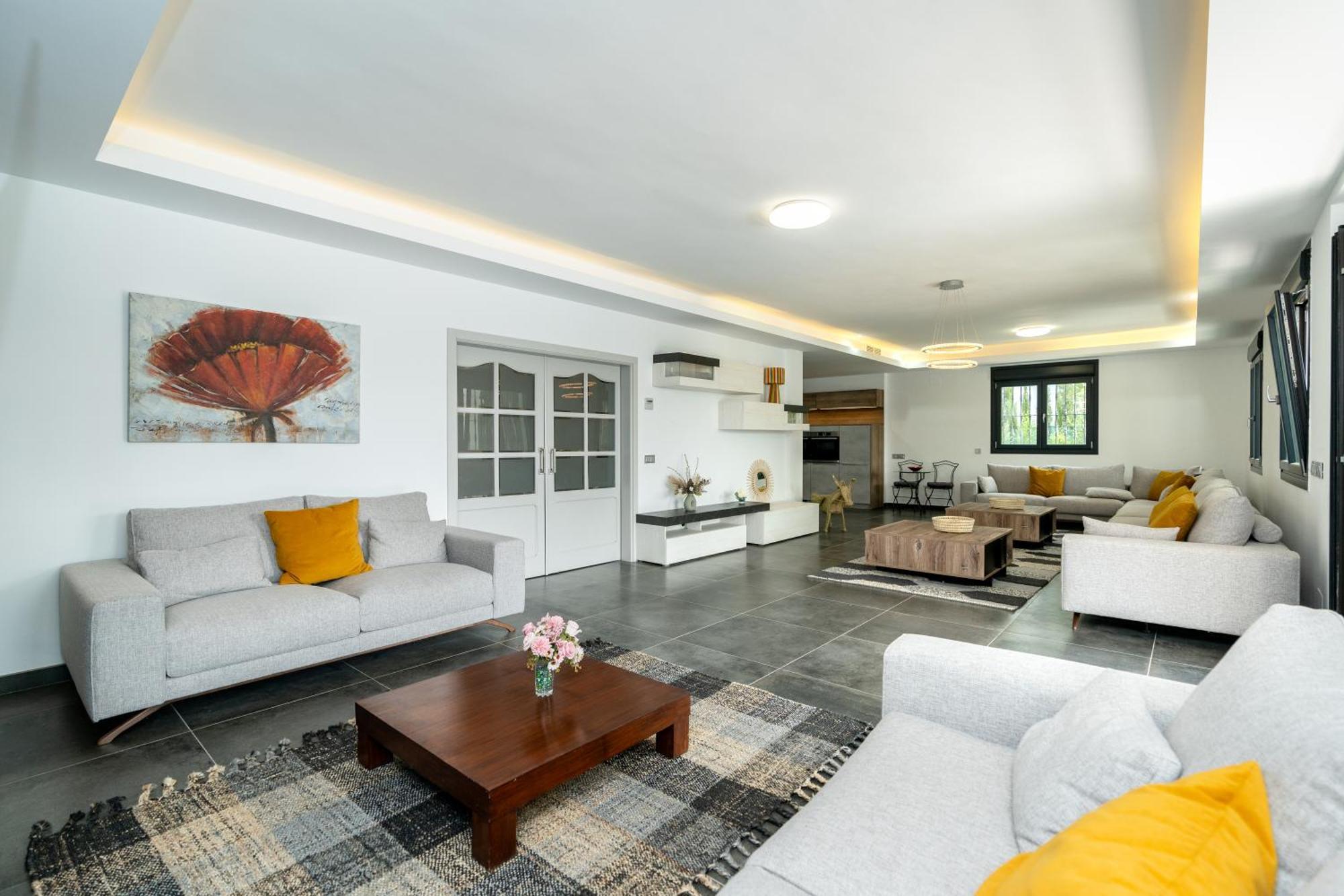 Apartment Newly Renovated 6 Bdrm Grand W Pool And Views Marbella