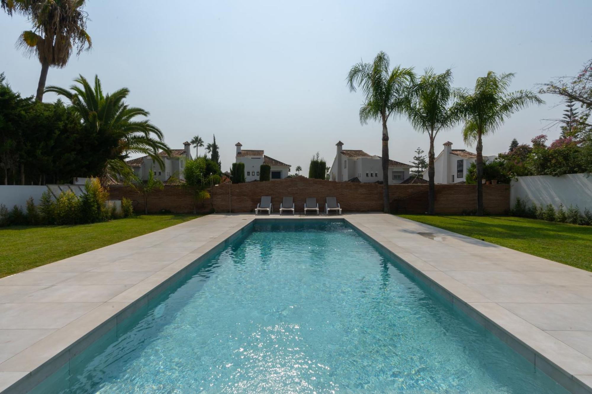 Newly Renovated 6 Bdrm Grand W Pool And Views