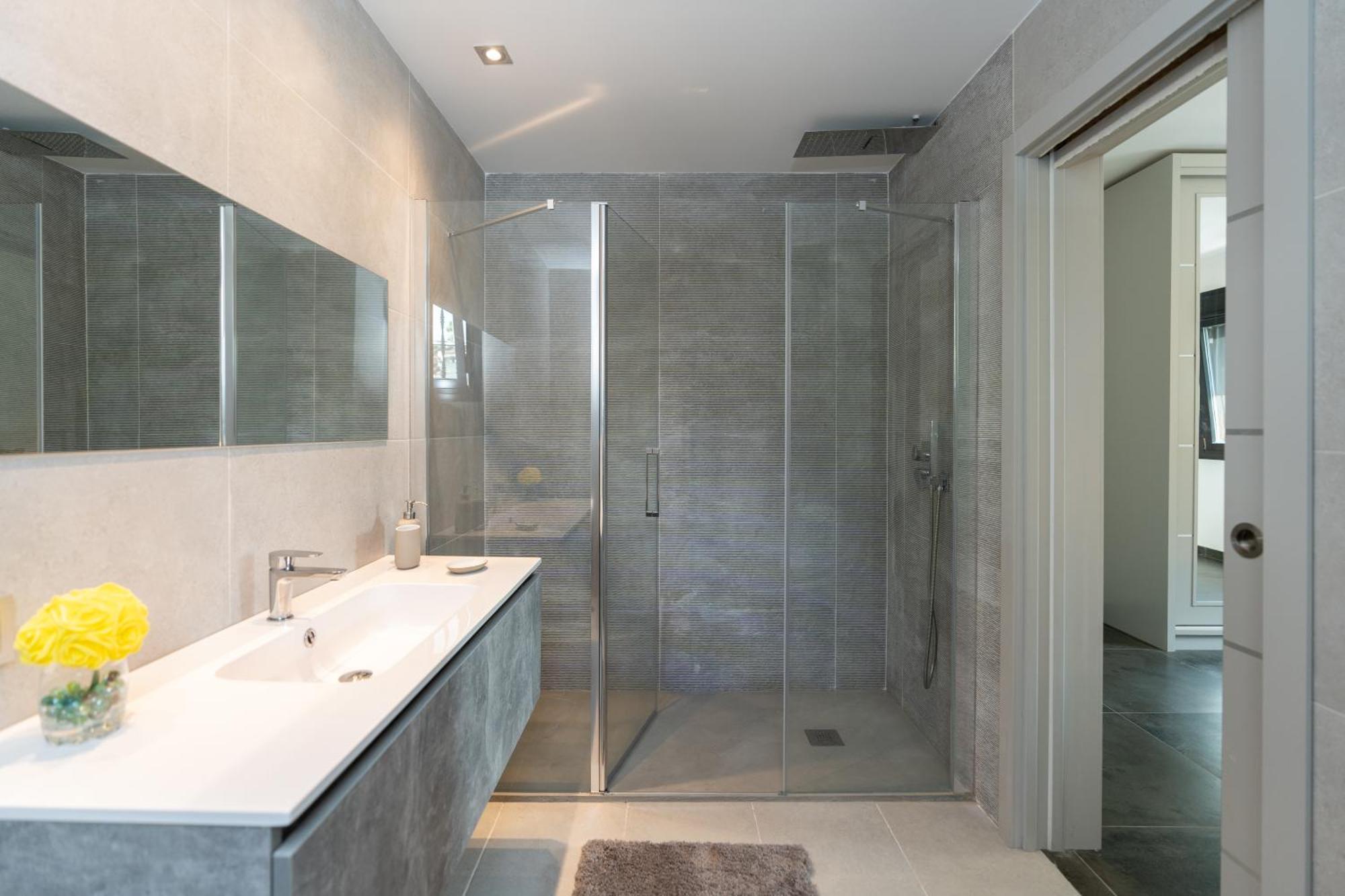 Newly Renovated 6 Bdrm Grand W Pool And Views Apartment Marbella