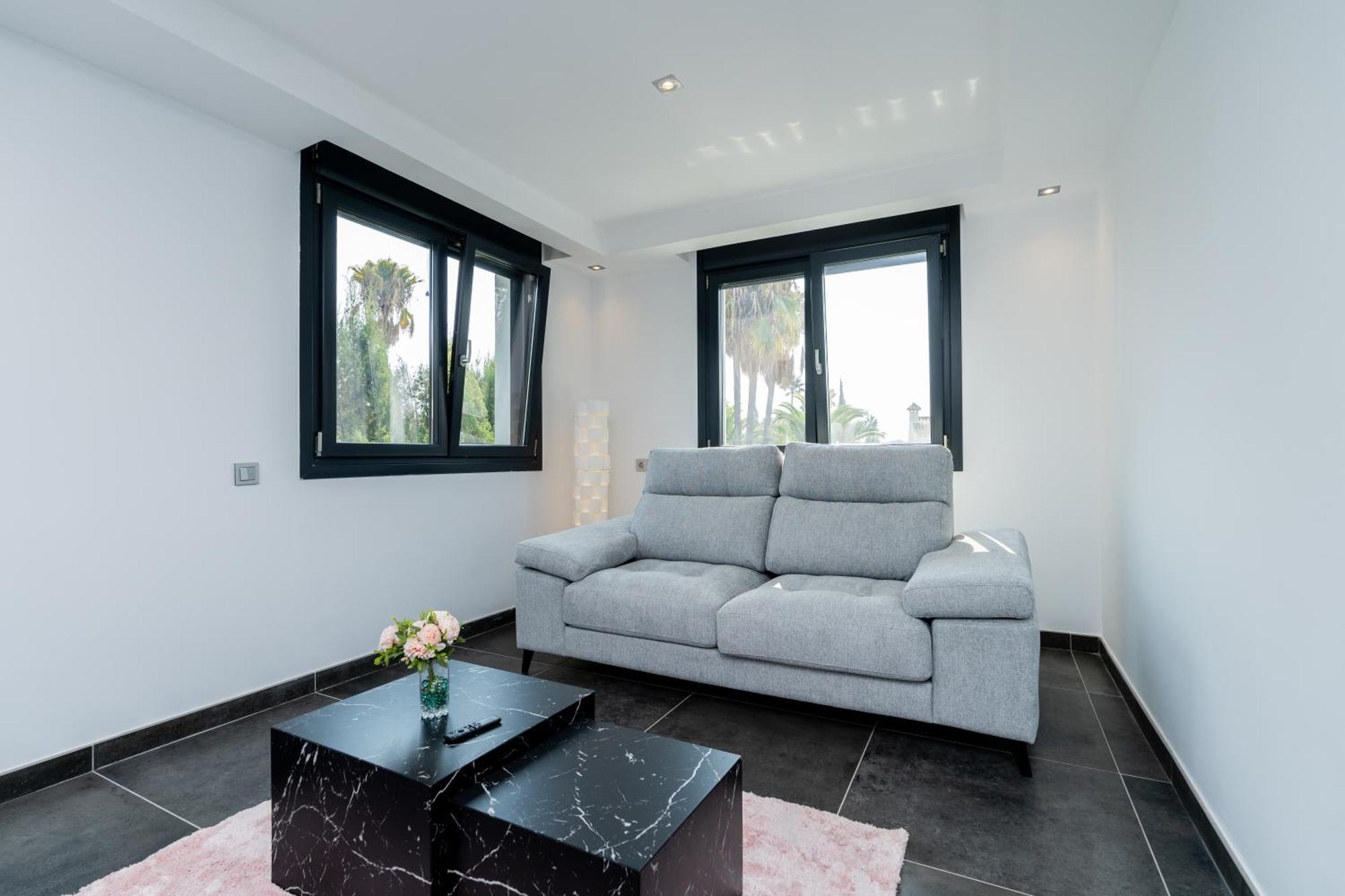 Apartment Newly Renovated 6 Bdrm Grand W Pool And Views