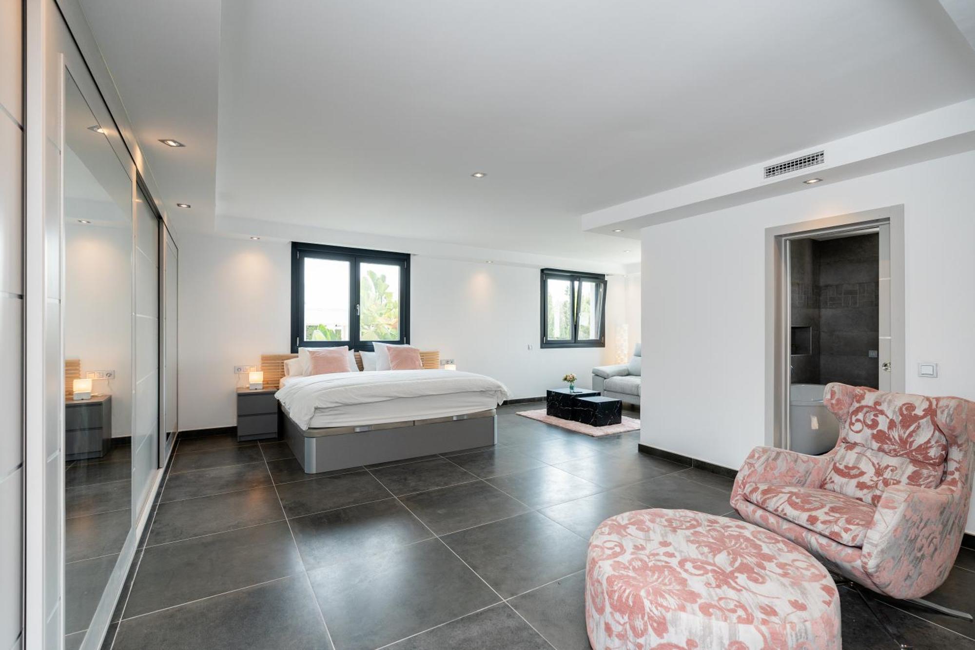 Newly Renovated 6 Bdrm Grand W Pool And Views Apartment Marbella