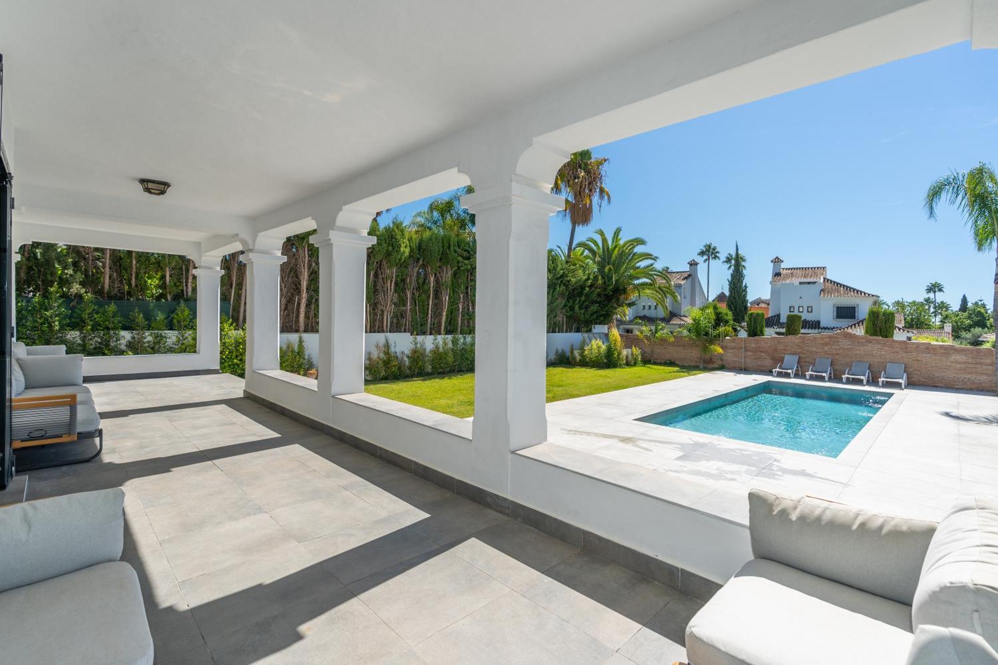 Newly Renovated 6 Bdrm Grand W Pool And Views