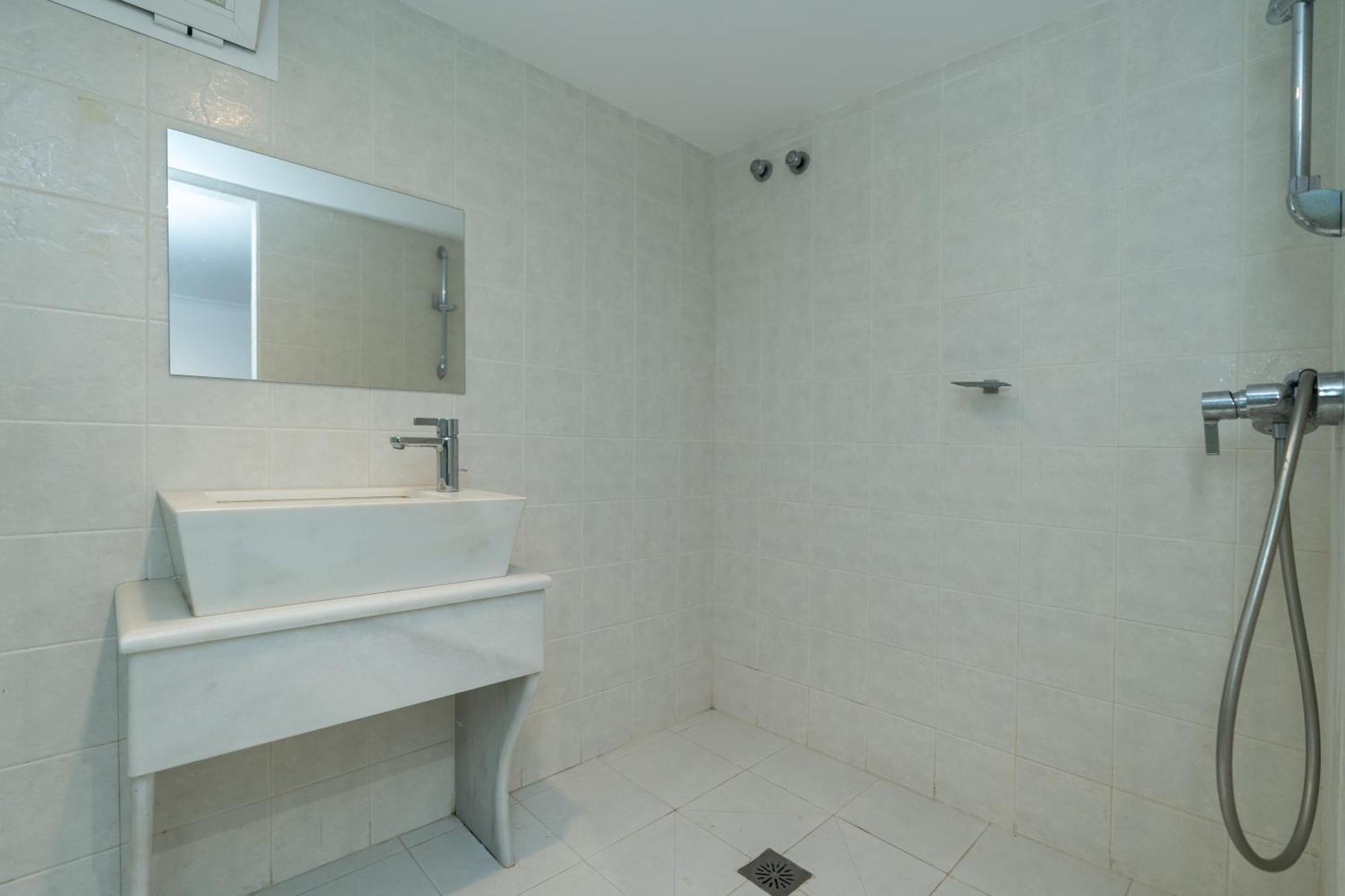 Apartment Newly Renovated 6 Bdrm Grand W Pool And Views