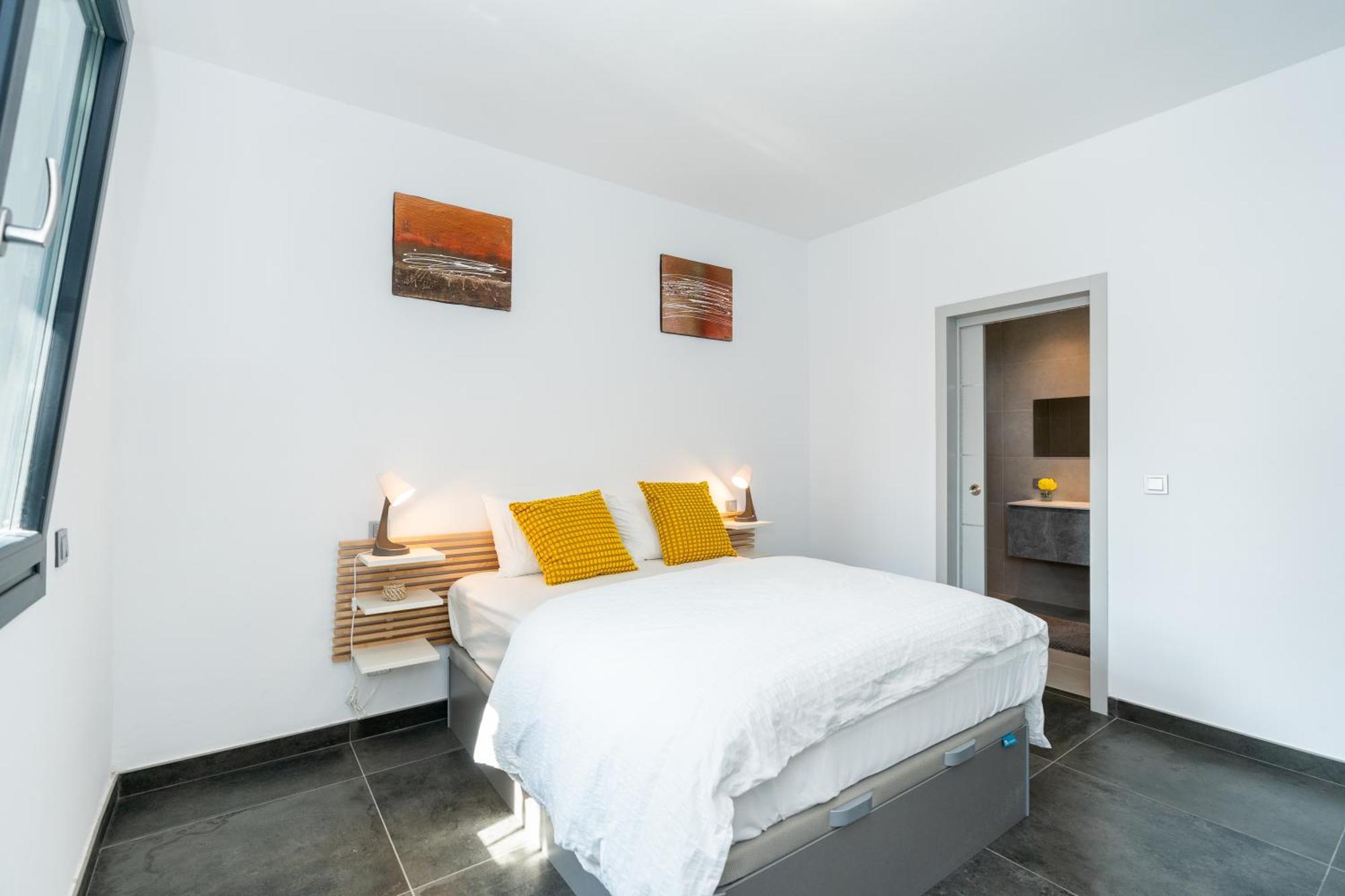 Newly Renovated 6 Bdrm Grand W Pool And Views Marbella