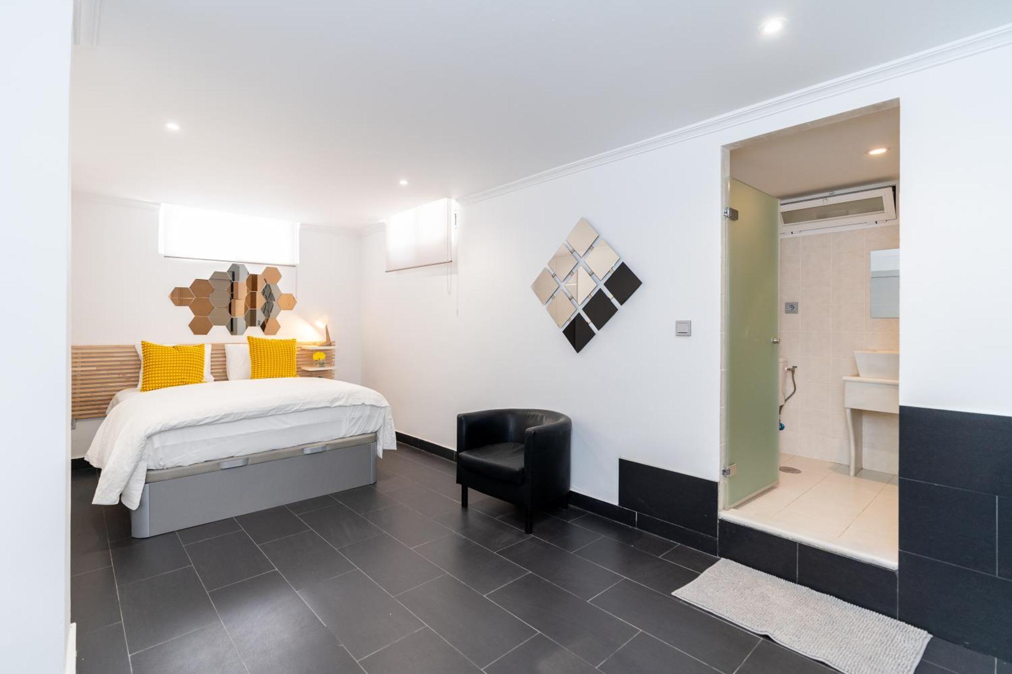 Newly Renovated 6 Bdrm Grand W Pool And Views Apartment