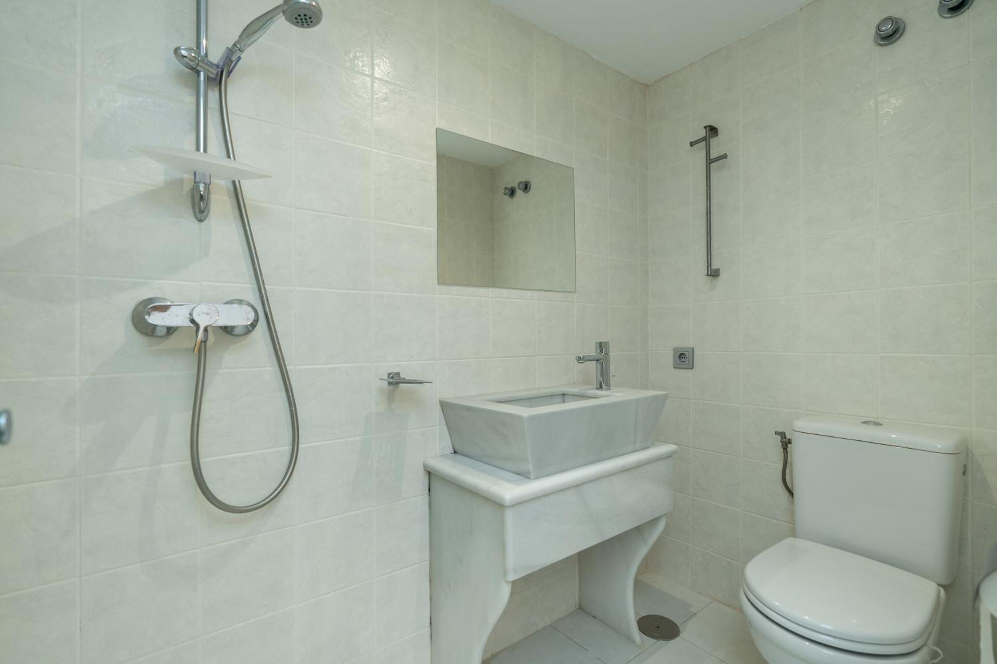 Newly Renovated 6 Bdrm Grand W Pool And Views Apartment
