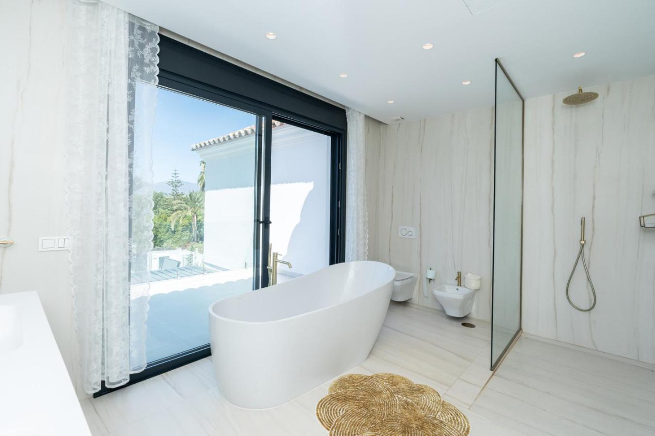 Stunning 6-bedroom In Guadalmina Baja Villa Marbella