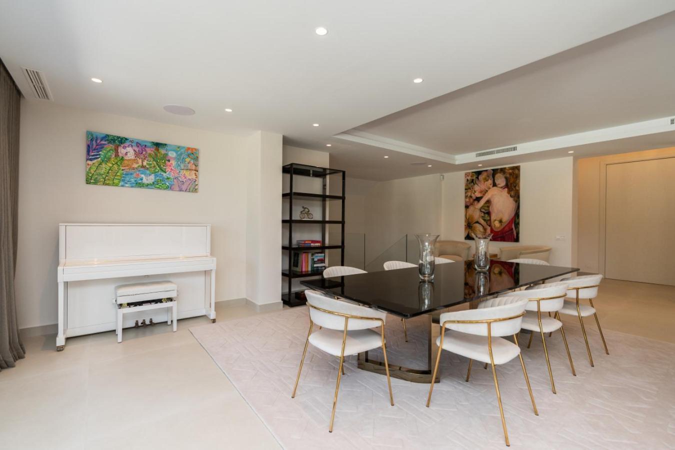 Stunning 6-bedroom In Guadalmina Baja *